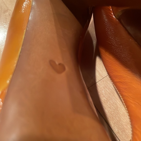 Vintage yellow Moschino high heel shoes, worn once size 8 - Picture 10 of 11